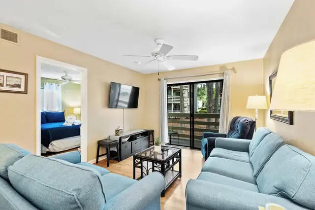 Living room at Fiddler’s Cove 11C